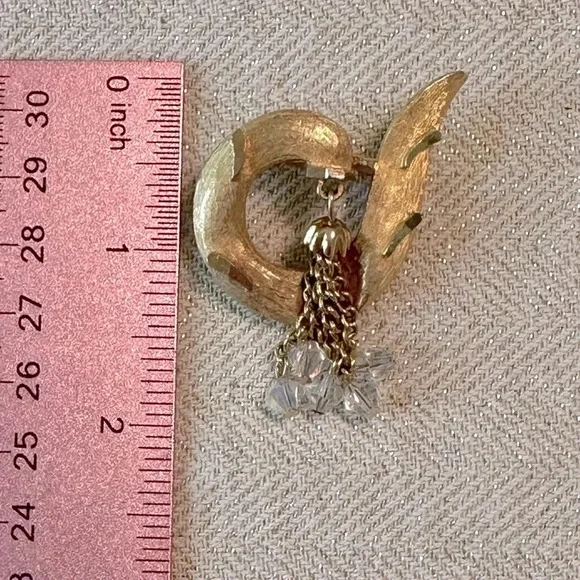 Vintage Brushed Gold Swirl 1970's Tassel Brooch w/ Chain Dangles & AB Crystals - Picture 6 of 7